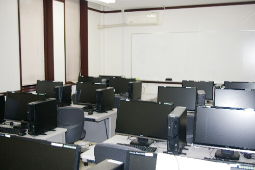 PC実習室（会計大学院研究棟）