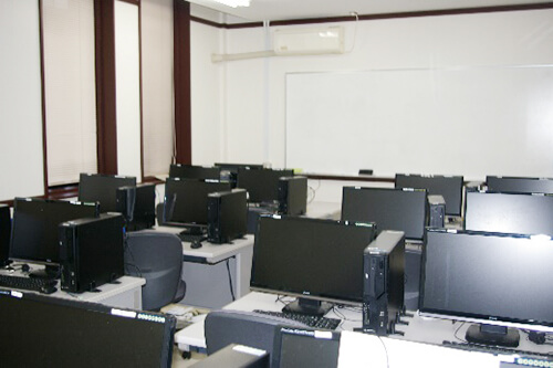 PC実習室(会計大学院研究棟)